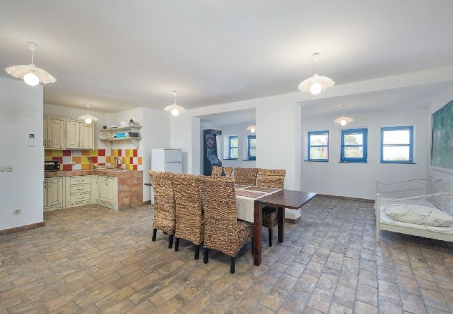 Casa en Supetarska Draga - Casa de vacaciones en Supetarska Draga con Seaview, Terraza, Acondicionador, WIFI (890-1) Casa en Supetarska Draga - Casa de vacaciones en Supetarska Draga con Seaview, Terraza, Acondicionador, WIFI (890-1)