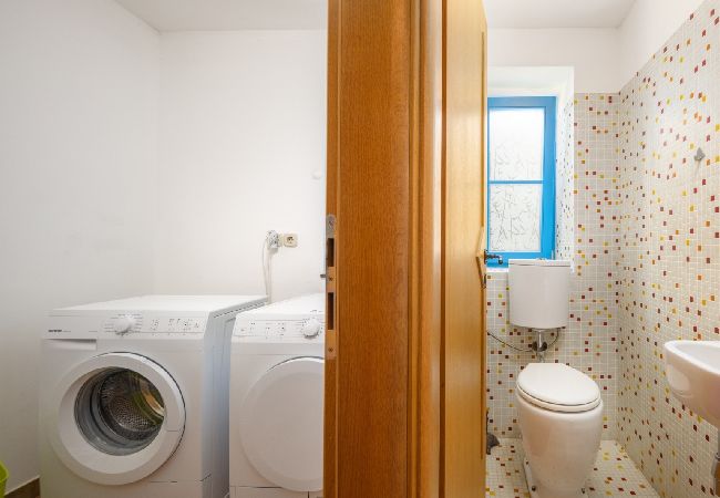 Casa en Supetarska Draga - Casa de vacaciones en Supetarska Draga con Seaview, Terraza, Acondicionador, WIFI (890-1) Casa en Supetarska Draga - Casa de vacaciones en Supetarska Draga con Seaview, Terraza, Acondicionador, WIFI (890-1)