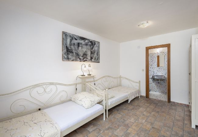 Casa en Supetarska Draga - Casa de vacaciones en Supetarska Draga con Seaview, Terraza, Acondicionador, WIFI (890-1) Casa en Supetarska Draga - Casa de vacaciones en Supetarska Draga con Seaview, Terraza, Acondicionador, WIFI (890-1)