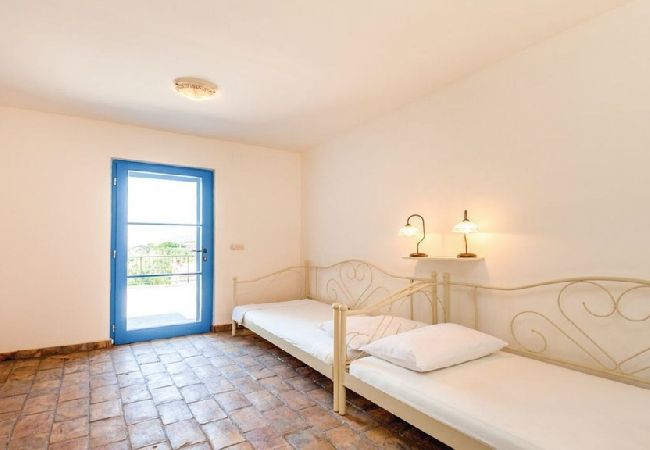 Casa en Supetarska Draga - Casa de vacaciones en Supetarska Draga con Seaview, Terraza, Acondicionador, WIFI (890-1) Casa en Supetarska Draga - Casa de vacaciones en Supetarska Draga con Seaview, Terraza, Acondicionador, WIFI (890-1)