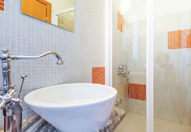 Casa en Supetarska Draga - Casa de vacaciones en Supetarska Draga con Seaview, Terraza, Acondicionador, WIFI (890-1) Casa en Supetarska Draga - Casa de vacaciones en Supetarska Draga con Seaview, Terraza, Acondicionador, WIFI (890-1)