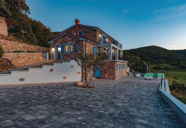 Casa en Supetarska Draga - Casa de vacaciones en Supetarska Draga con Seaview, Terraza, Acondicionador, WIFI (890-1) Casa en Supetarska Draga - Casa de vacaciones en Supetarska Draga con Seaview, Terraza, Acondicionador, WIFI (890-1)