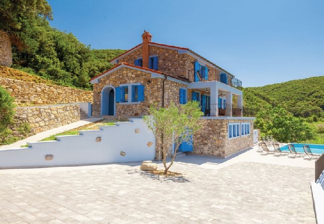 Casa en Supetarska Draga - Casa de vacaciones en Supetarska Draga con Seaview, Terraza, Acondicionador, WIFI (890-1) Casa en Supetarska Draga - Casa de vacaciones en Supetarska Draga con Seaview, Terraza, Acondicionador, WIFI (890-1)