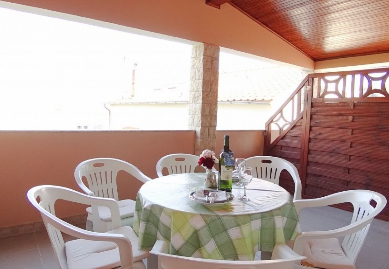 Apartamento en Lopar - Apartamento en Lopar con Terraza, Acondicionador, WIFI, Lavadora (893-4)