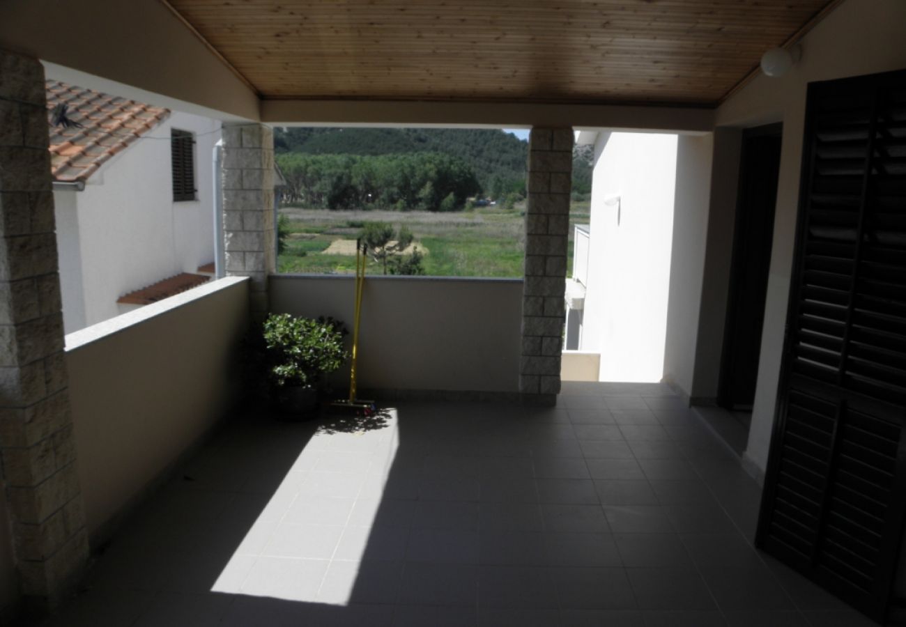 Apartamento en Lopar - Apartamento en Lopar con Terraza, Acondicionador, WIFI, Lavadora (893-4)