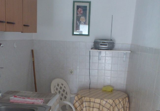 Apartamento en Kampor - Apartamento en Kampor con Balcón, WIFI, Lavadora (895-1) Apartamento en Kampor - Apartamento en Kampor con Balcón, WIFI, Lavadora (895-1)