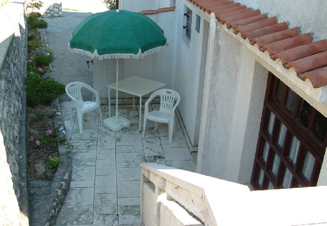 Apartamento en Kampor - Apartamento en Kampor con Terraza, Acondicionador, WIFI, Lavadora (895-3) Apartamento en Kampor - Apartamento en Kampor con Terraza, Acondicionador, WIFI, Lavadora (895-3)