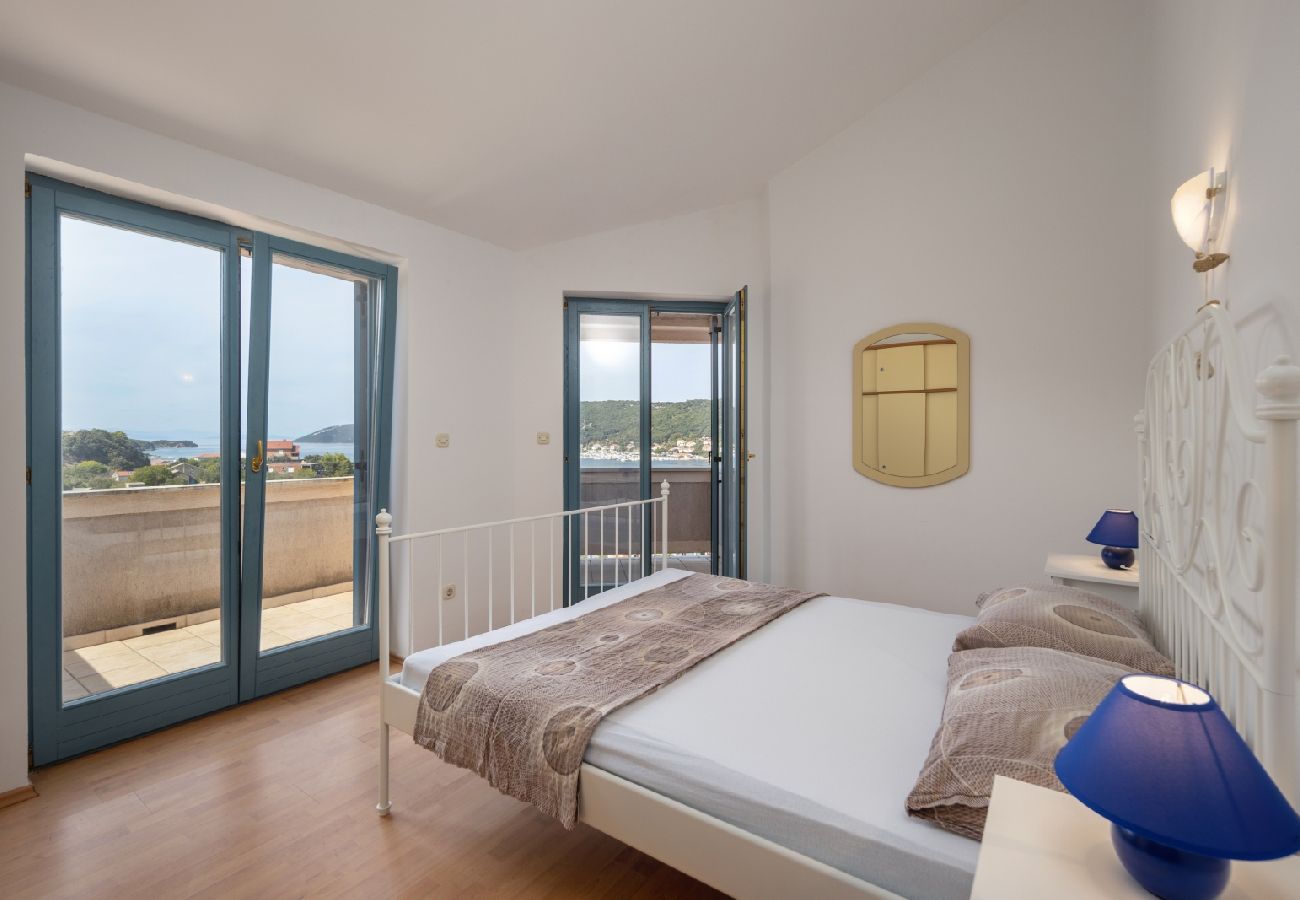 Apartamento en Supetarska Draga - Apartamento en Supetarska Draga con Seaview, Balcón, Acondicionador, WIFI (3321-4)