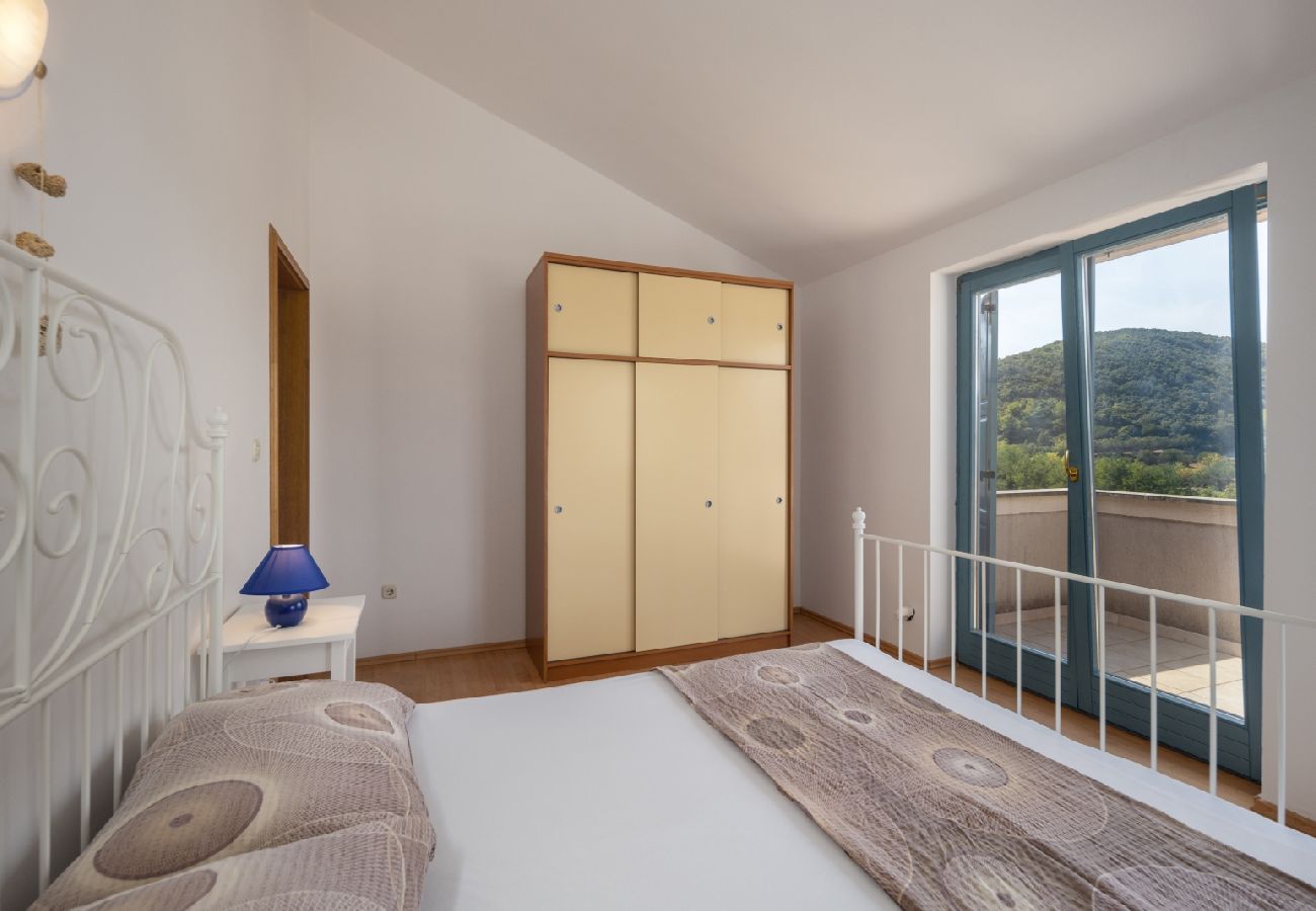 Apartamento en Supetarska Draga - Apartamento en Supetarska Draga con Seaview, Balcón, Acondicionador, WIFI (3321-4)