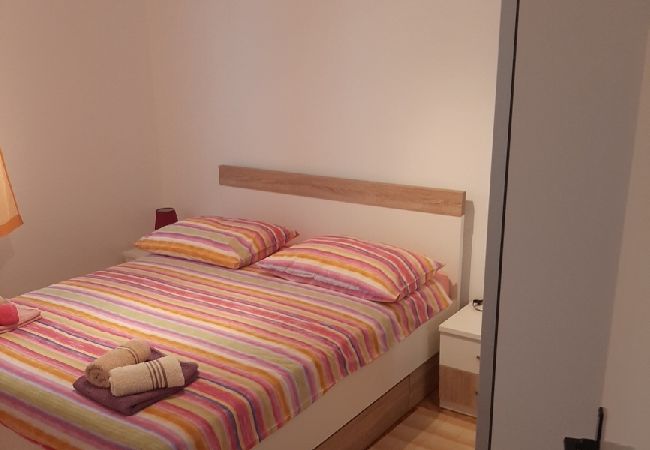 Apartamento en Vodice - Apartamento en Vodice con Seaview, Terraza, Acondicionador, WIFI (3335-3) Apartamento en Vodice - Apartamento en Vodice con Seaview, Terraza, Acondicionador, WIFI (3335-3)