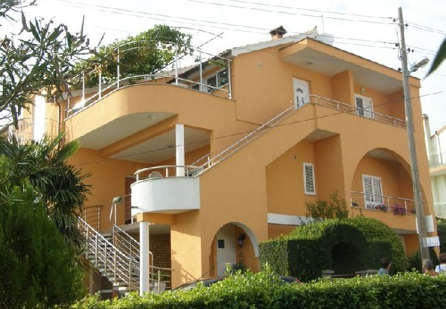 Apartamento en Vodice - Apartamento en Vodice con Seaview, Terraza, Acondicionador, WIFI (3335-3) Apartamento en Vodice - Apartamento en Vodice con Seaview, Terraza, Acondicionador, WIFI (3335-3)