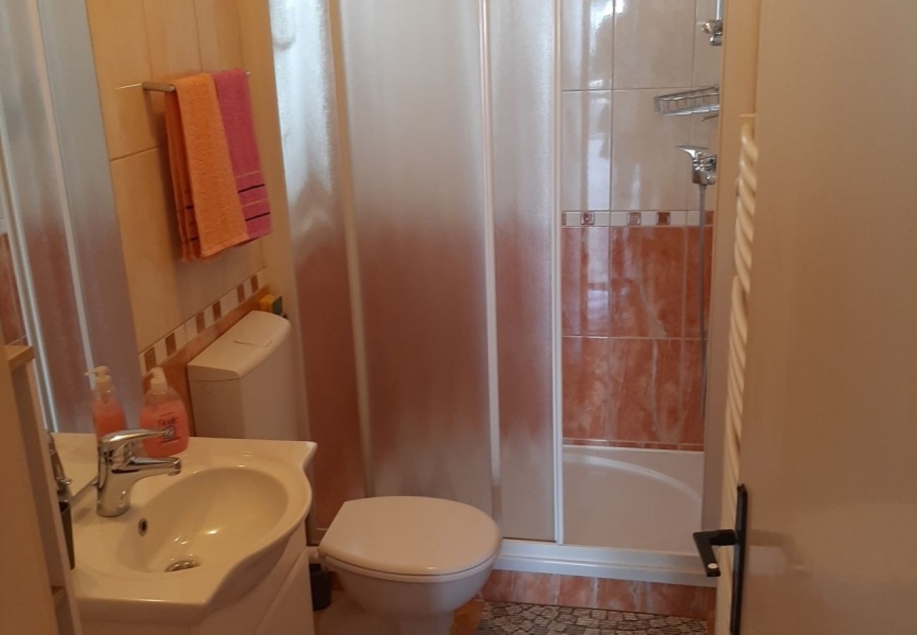 Apartamento en Vodice - Apartamento en Vodice con Seaview, Terraza, Acondicionador, WIFI (3335-3)