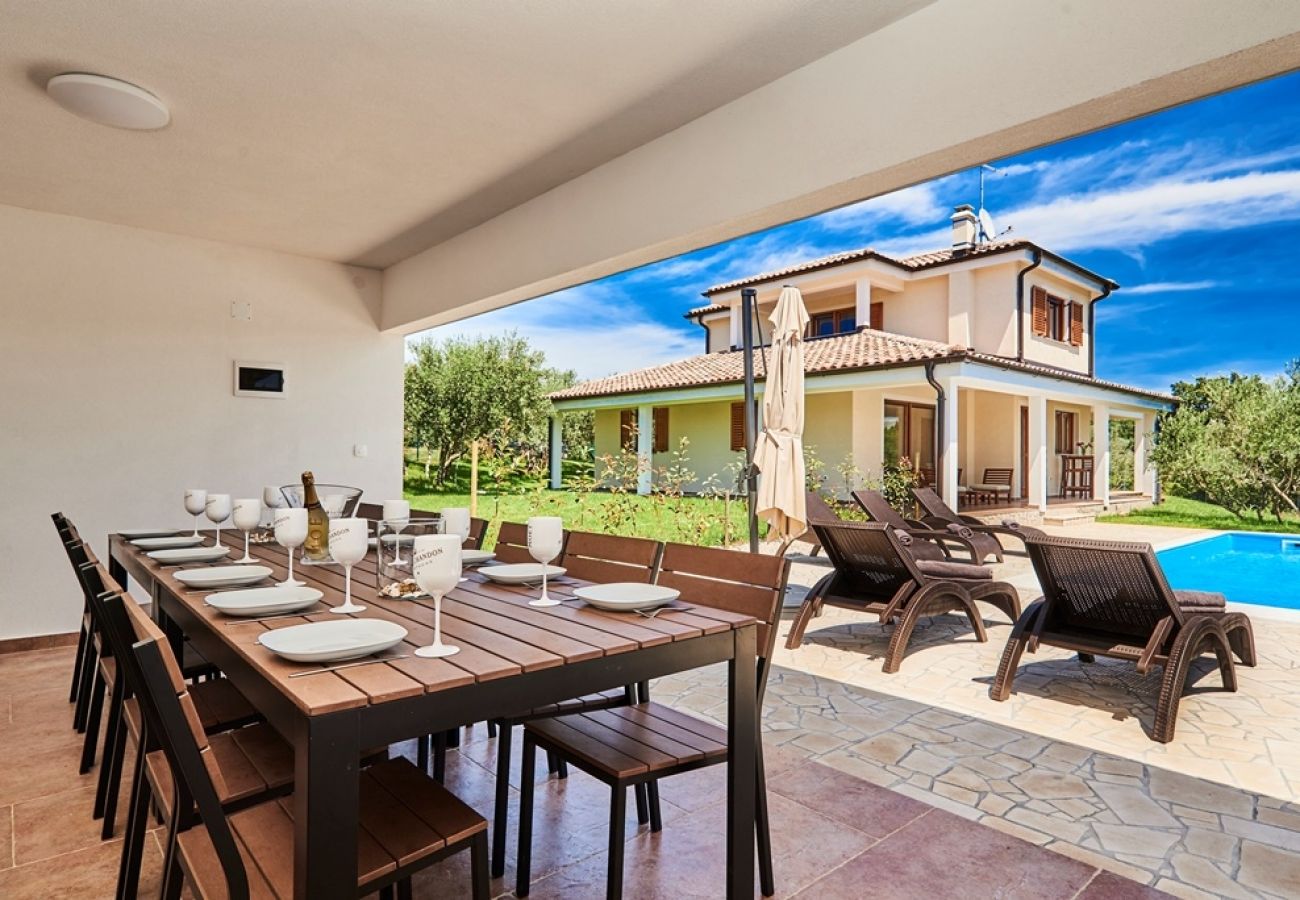 Casa en Buje - Casa de vacaciones en Buje con Terraza, Acondicionador, WIFI, Lavadora (3356-1)