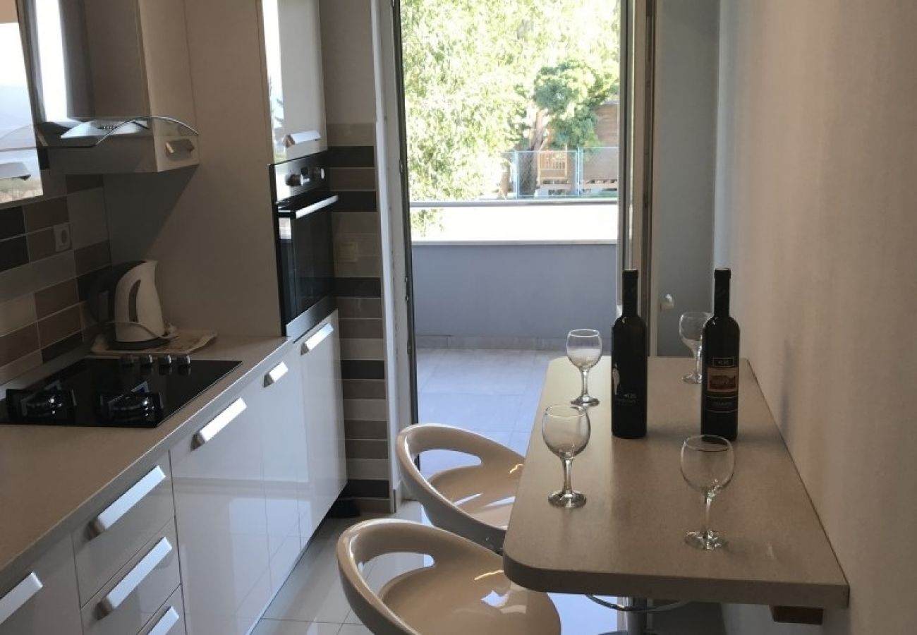 Apartamento en Omiš - Apartamento en Omiš con Seaview, Terraza, Acondicionador, WIFI (3422-2)