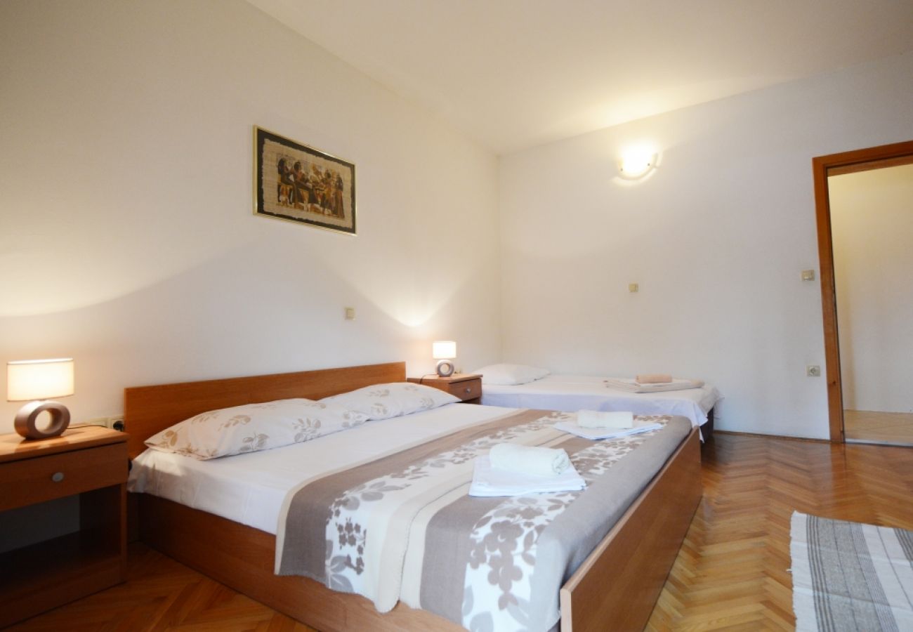 Apartamento en Omiš - Apartamento en Omiš con Seaview, Terraza, Acondicionador, WIFI (3422-2)