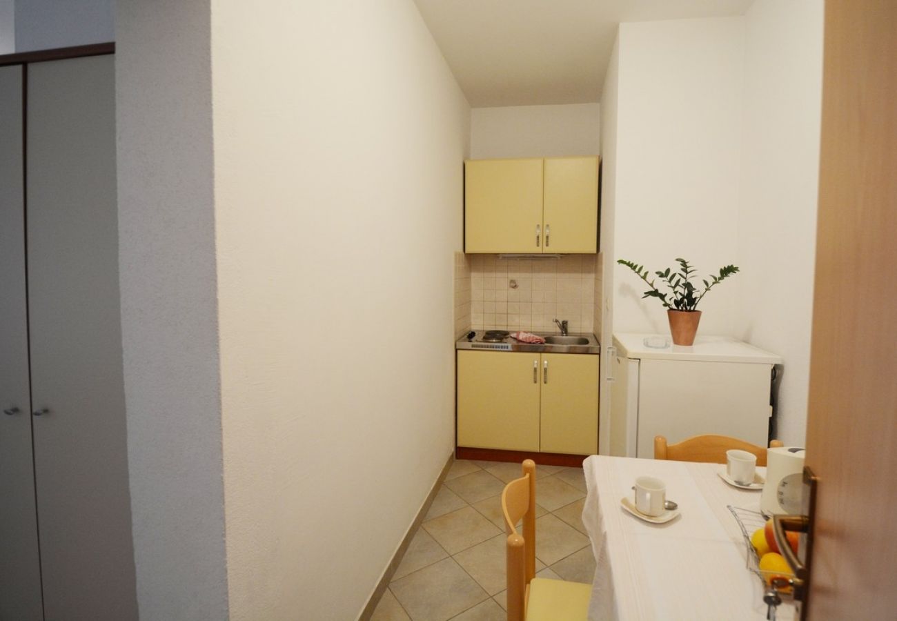 Apartamento en Omiš - Apartamento en Omiš con Seaview, Terraza, Acondicionador, WIFI (3422-3)