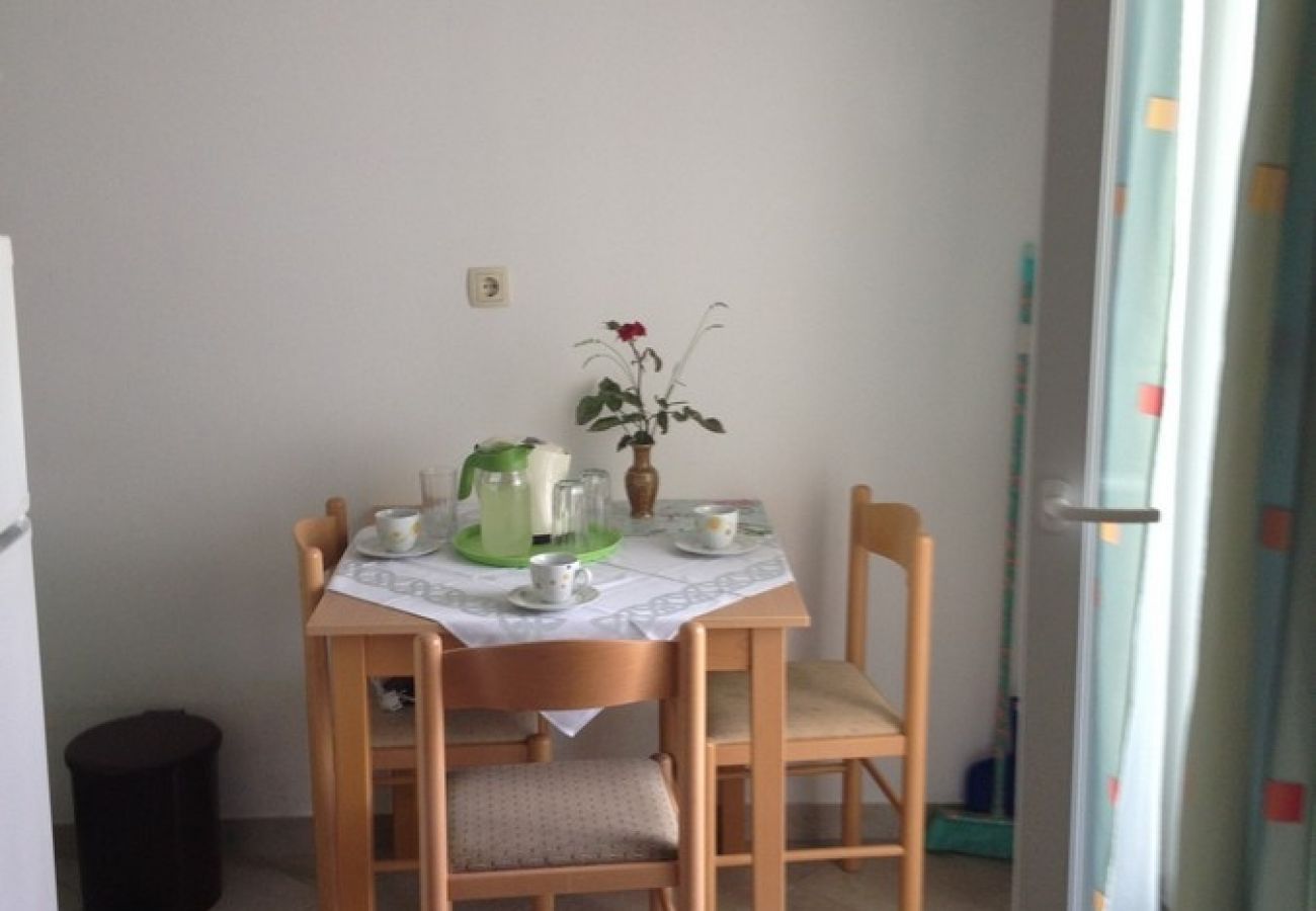 Apartamento en Omiš - Apartamento en Omiš con Balcón, Acondicionador, WIFI, Lavadora (3422-4)