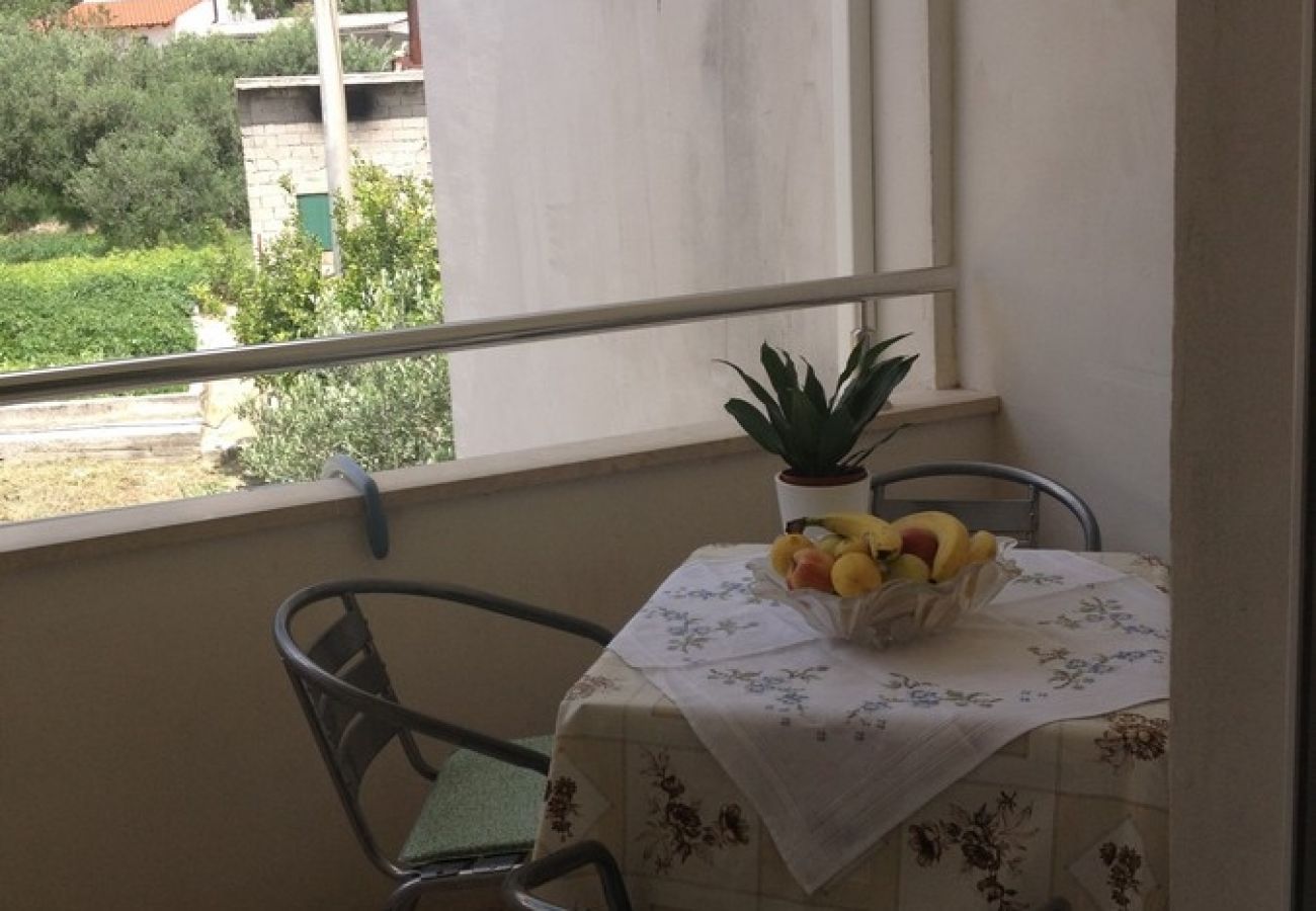 Apartamento en Omiš - Apartamento en Omiš con Balcón, Acondicionador, WIFI, Lavadora (3422-4)