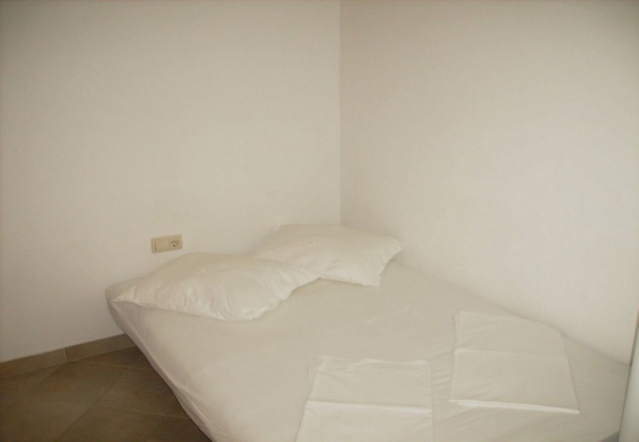 Apartamento en Omiš - Apartamento en Omiš con Balcón, Acondicionador, WIFI, Lavadora (3422-4)