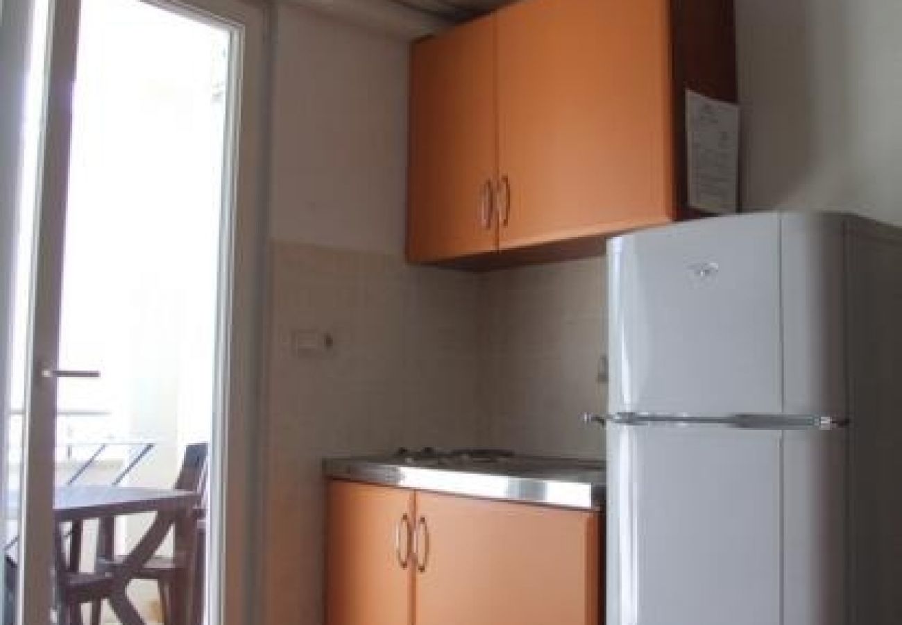 Apartamento en Omiš - Apartamento en Omiš con Balcón, Acondicionador, WIFI, Lavadora (3422-5)