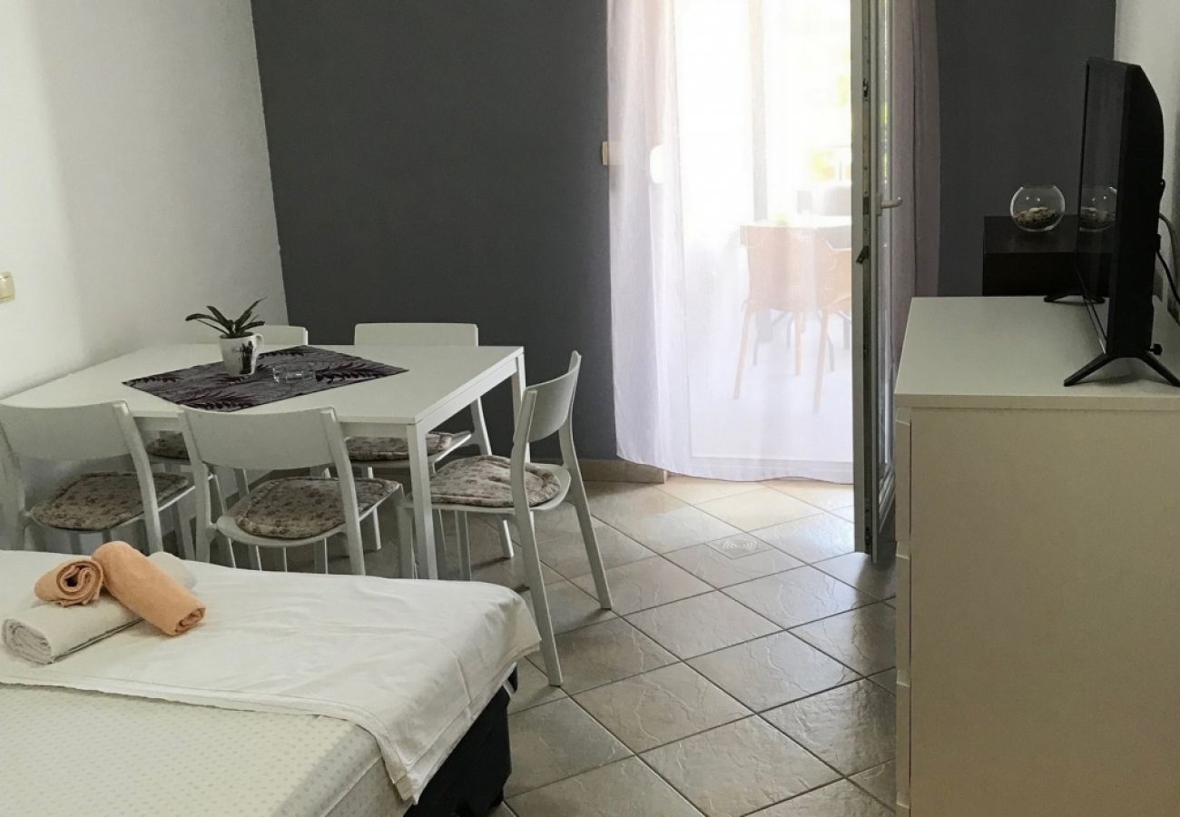 Apartamento en Omiš - Apartamento en Omiš con Seaview, Terraza, Acondicionador, WIFI (3422-7)