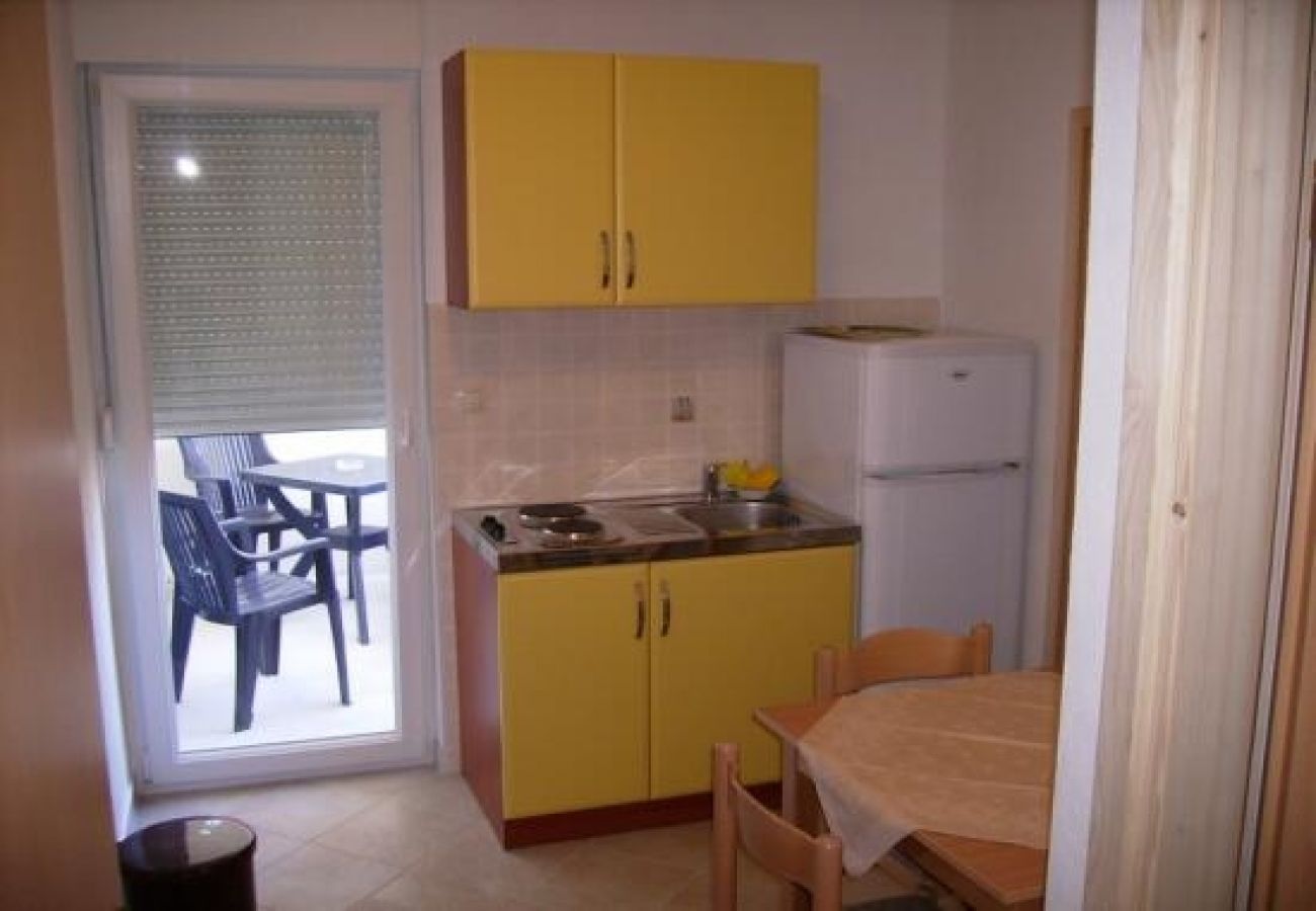 Apartamento en Omiš - Apartamento en Omiš con Balcón, Acondicionador, WIFI, Lavadora (3422-8)