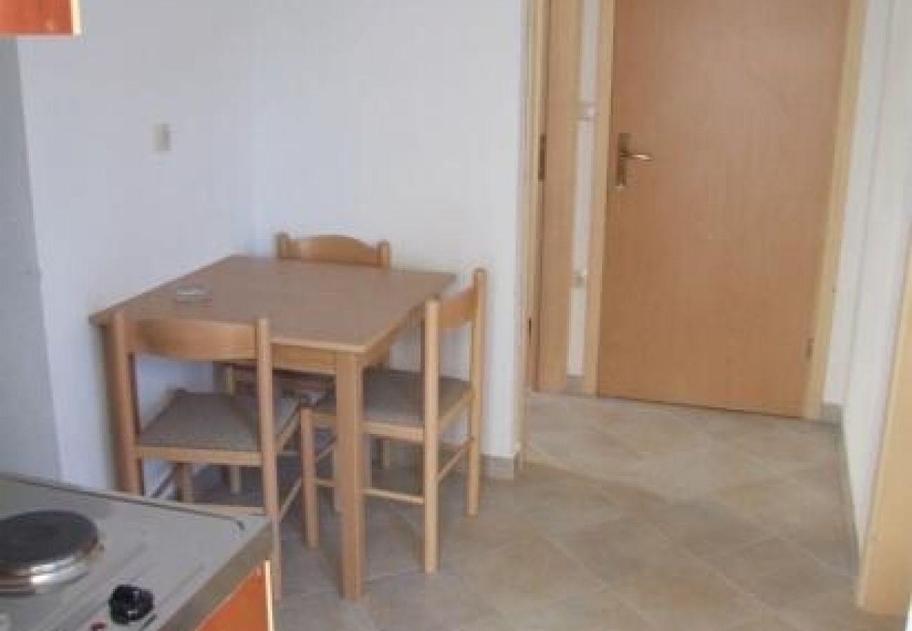 Apartamento en Omiš - Apartamento en Omiš con Balcón, Acondicionador, WIFI, Lavadora (3422-8)