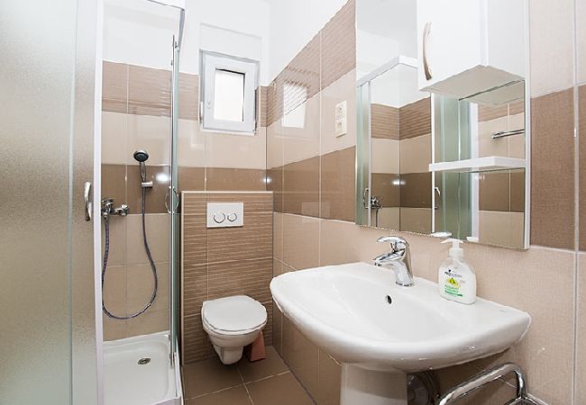 Apartamento en Duce - Apartamento en Duće con Seaview, Terraza, Acondicionador, WIFI (3423-3) Apartamento en Duce - Apartamento en Duće con Seaview, Terraza, Acondicionador, WIFI (3423-3)