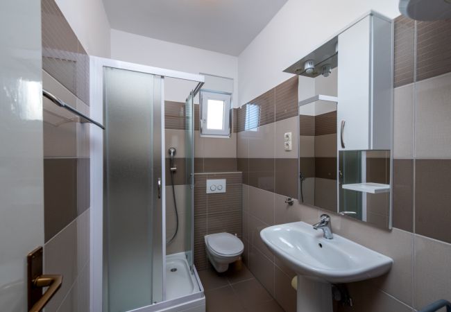 Apartamento en Duce - Apartamento en Duće con Seaview, Terraza, Acondicionador, WIFI (3423-3) Apartamento en Duce - Apartamento en Duće con Seaview, Terraza, Acondicionador, WIFI (3423-3)