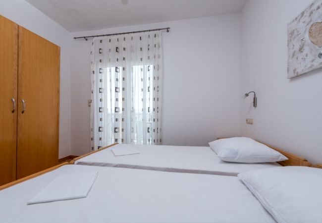 Apartamento en Duce - Apartamento en Duće con Seaview, Terraza, Acondicionador, WIFI (3423-3) Apartamento en Duce - Apartamento en Duće con Seaview, Terraza, Acondicionador, WIFI (3423-3)