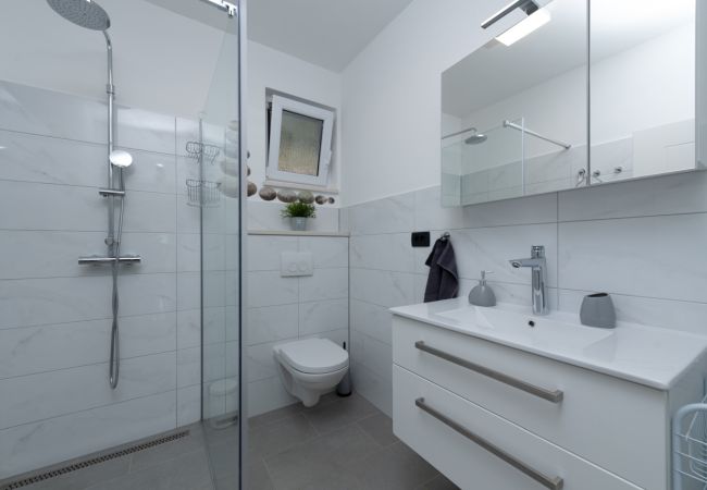 Apartamento en Duce - Apartamento en Duće con Seaview, Terraza, Acondicionador, WIFI (3423-6) Apartamento en Duce - Apartamento en Duće con Seaview, Terraza, Acondicionador, WIFI (3423-6)