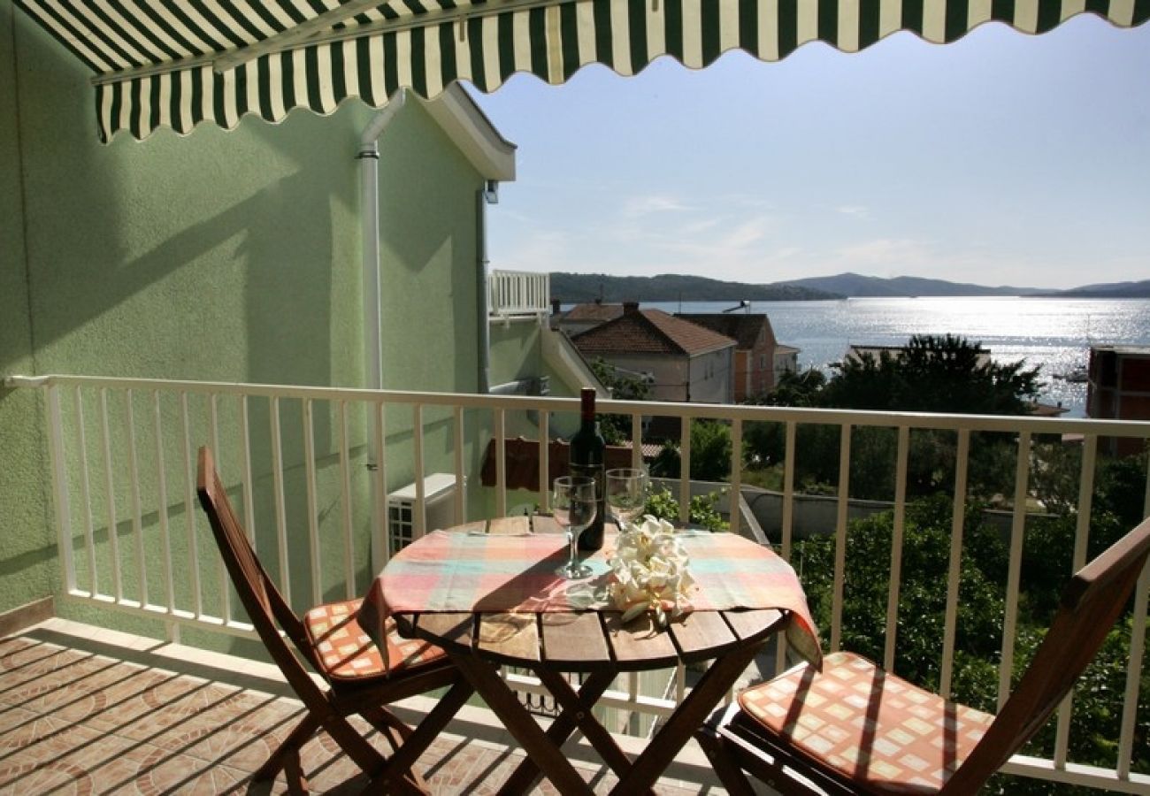 Apartamento en Okrug Gornji - Apartamento en Okrug Gornji con Seaview, Terraza, Acondicionador, WIFI (5209-3)