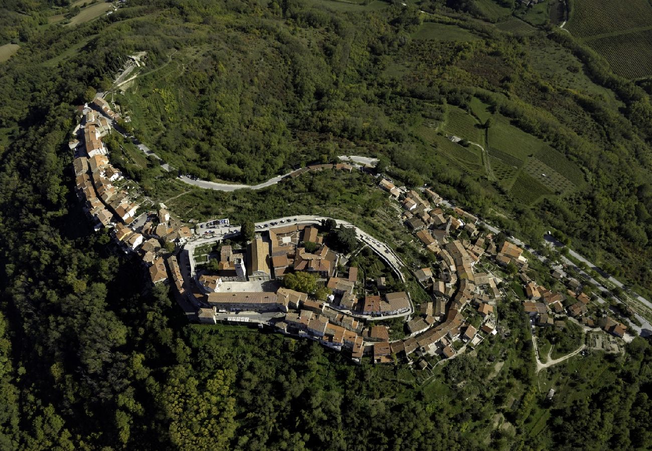 Casa en Roc - Casa de vacaciones en Roč con Terraza, Acondicionador, WIFI, Lavadora (3458-1)