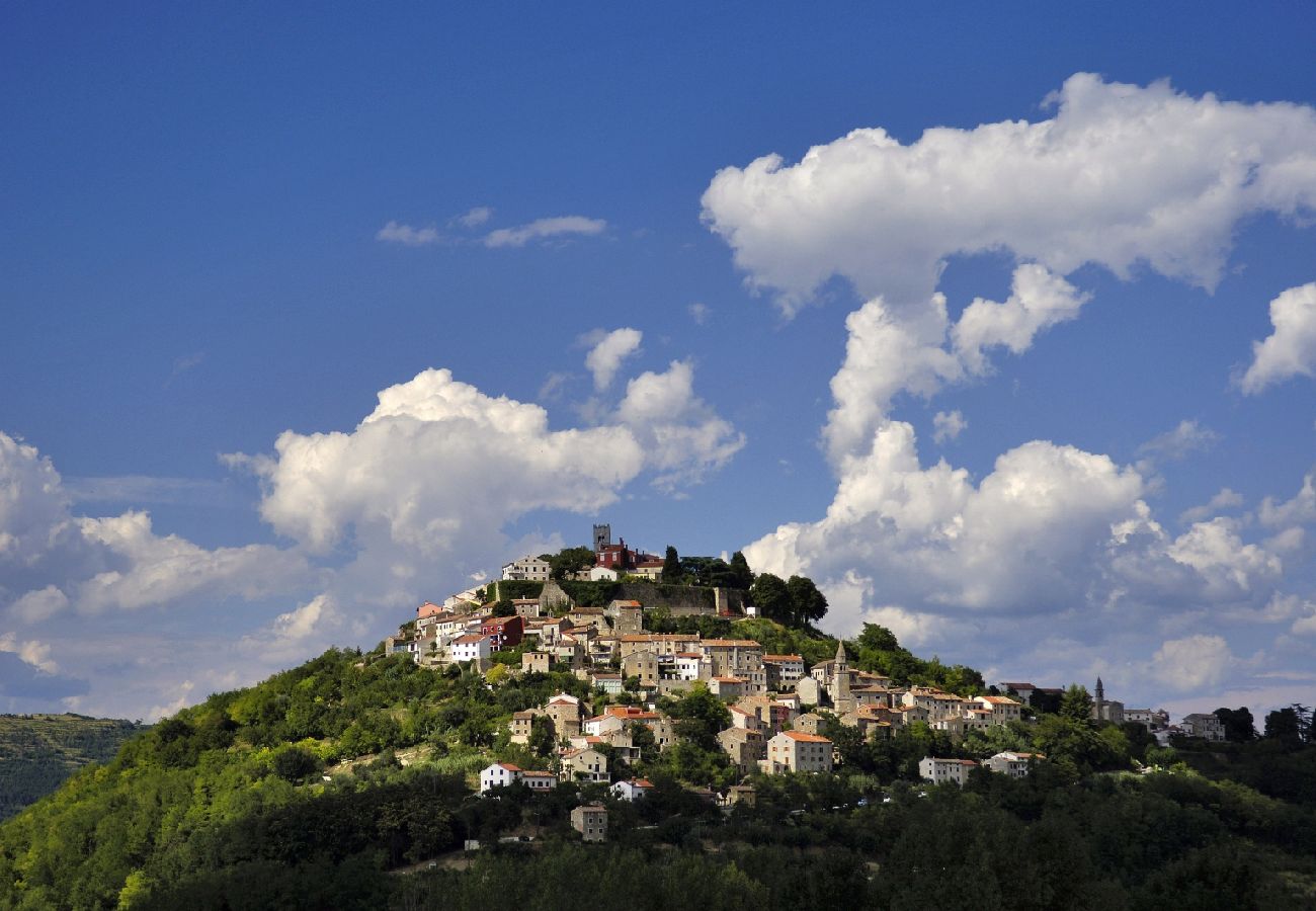 Casa en Roc - Casa de vacaciones en Roč con Terraza, Acondicionador, WIFI, Lavadora (3458-1)