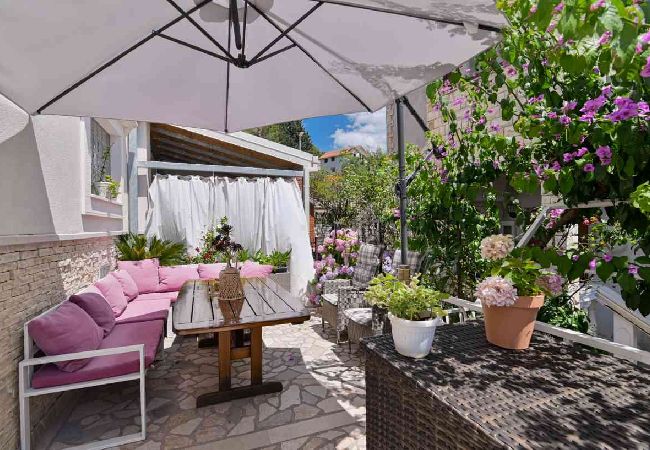 Apartamento en Trogir - Apartamento en Trogir con Seaview, Balcón, Acondicionador, WIFI (3459-1) Apartamento en Trogir - Apartamento en Trogir con Seaview, Balcón, Acondicionador, WIFI (3459-1)