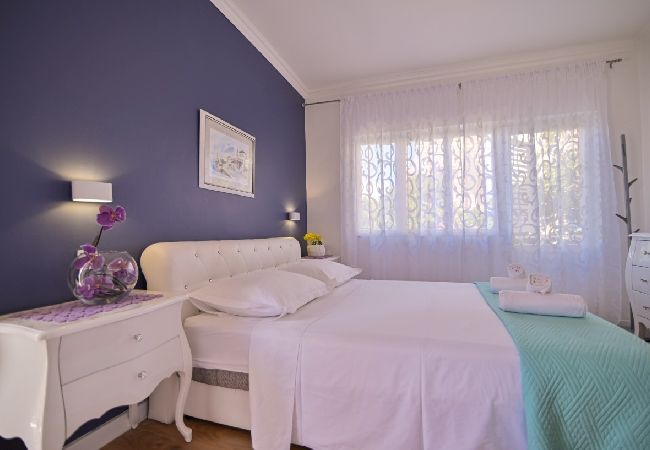 Apartamento en Trogir - Apartamento en Trogir con Seaview, Balcón, Acondicionador, WIFI (3459-1) Apartamento en Trogir - Apartamento en Trogir con Seaview, Balcón, Acondicionador, WIFI (3459-1)