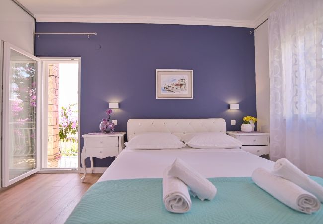 Apartamento en Trogir - Apartamento en Trogir con Seaview, Balcón, Acondicionador, WIFI (3459-1) Apartamento en Trogir - Apartamento en Trogir con Seaview, Balcón, Acondicionador, WIFI (3459-1)