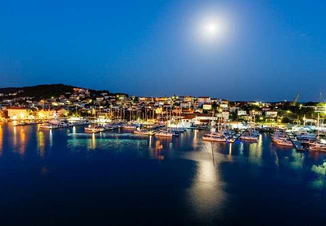 Apartamento en Trogir - Apartamento en Trogir con Seaview, Balcón, Acondicionador, WIFI (3459-1) Apartamento en Trogir - Apartamento en Trogir con Seaview, Balcón, Acondicionador, WIFI (3459-1)