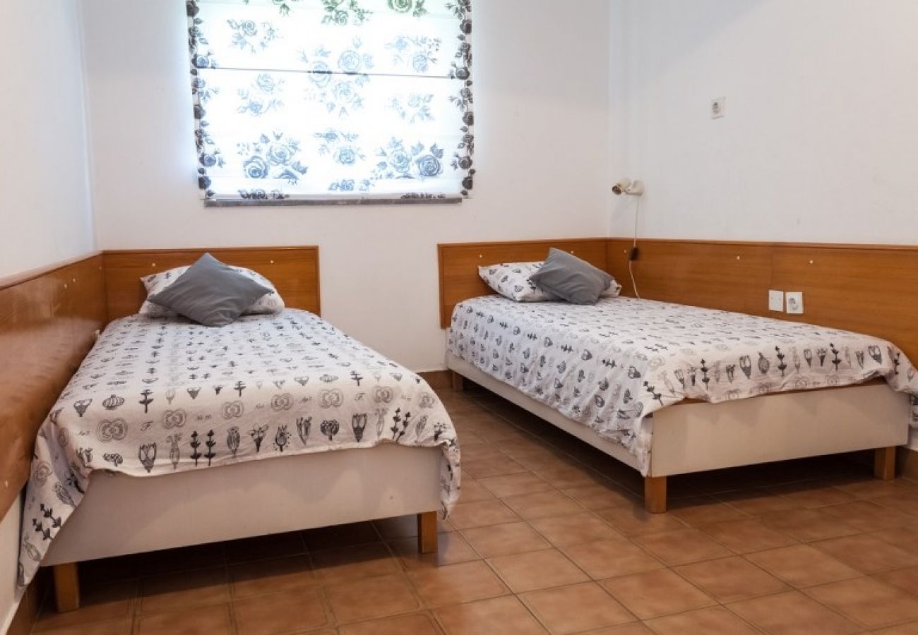 Apartamento en Pakoštane - Apartamento en Pakoštane con Terraza, Acondicionador, WIFI, Lavavajillas (3475-2)