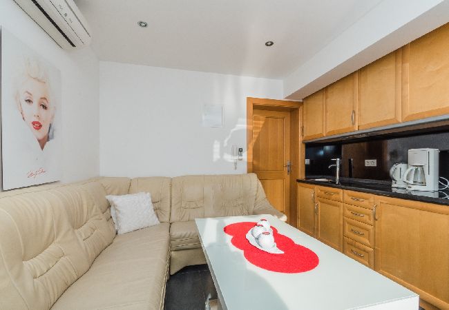 Apartamento en Crikvenica - Apartamento en Crikvenica con Seaview, Terraza, Acondicionador, WIFI (3492-8) Apartamento en Crikvenica - Apartamento en Crikvenica con Seaview, Terraza, Acondicionador, WIFI (3492-8)