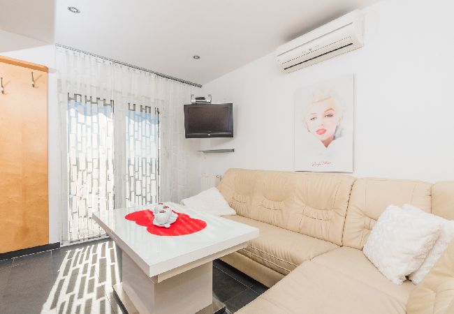 Apartamento en Crikvenica - Apartamento en Crikvenica con Seaview, Terraza, Acondicionador, WIFI (3492-8) Apartamento en Crikvenica - Apartamento en Crikvenica con Seaview, Terraza, Acondicionador, WIFI (3492-8)