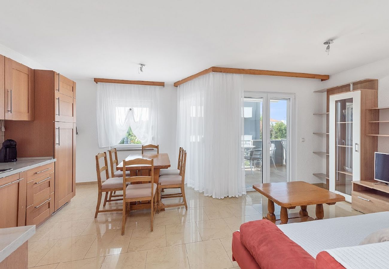 Apartamento en Sukošan - Apartamento en Sukošan con Seaview, Terraza, Acondicionador, WIFI (3495-3)