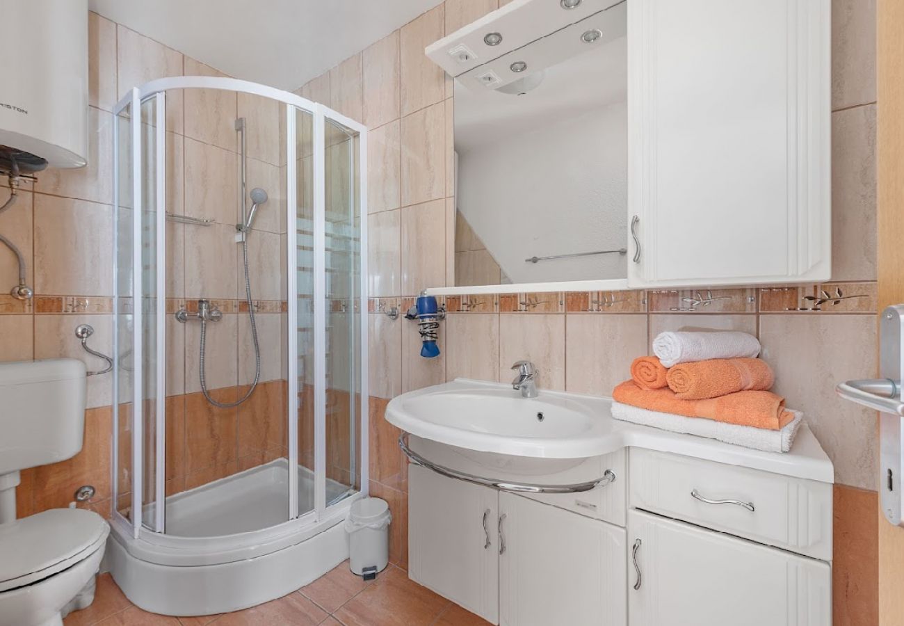 Apartamento en Sukošan - Apartamento en Sukošan con Seaview, Terraza, Acondicionador, WIFI (3495-3)