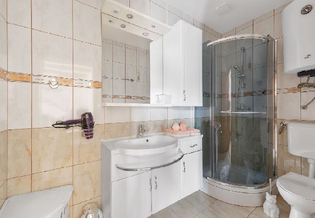 Apartamento en Sukošan - Apartamento en Sukošan con Seaview, Terraza, Acondicionador, WIFI (3495-5) Apartamento en Sukošan - Apartamento en Sukošan con Seaview, Terraza, Acondicionador, WIFI (3495-5)