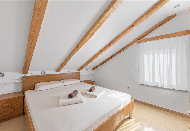 Apartamento en Sukošan - Apartamento en Sukošan con Seaview, Terraza, Acondicionador, WIFI (3495-5) Apartamento en Sukošan - Apartamento en Sukošan con Seaview, Terraza, Acondicionador, WIFI (3495-5)