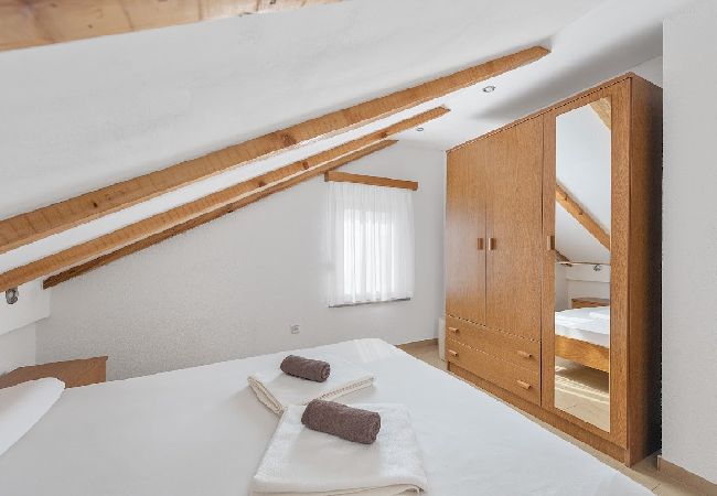 Apartamento en Sukošan - Apartamento en Sukošan con Seaview, Terraza, Acondicionador, WIFI (3495-5) Apartamento en Sukošan - Apartamento en Sukošan con Seaview, Terraza, Acondicionador, WIFI (3495-5)