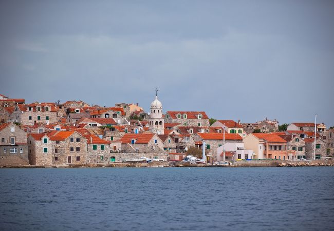 Apartamento en Prvic Luka - Apartamento en Prvić Luka con Seaview, Terraza, Acondicionador, WIFI (3347-1) Apartamento en Prvic Luka - Apartamento en Prvić Luka con Seaview, Terraza, Acondicionador, WIFI (3347-1)