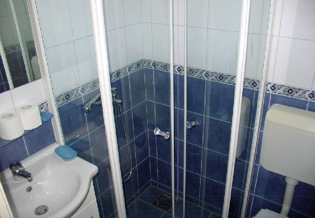 Apartamento en Sucuraj - Apartamento en Sućuraj con Seaview, Balcón, Acondicionador, WIFI (3560-1) Apartamento en Sucuraj - Apartamento en Sućuraj con Seaview, Balcón, Acondicionador, WIFI (3560-1)
