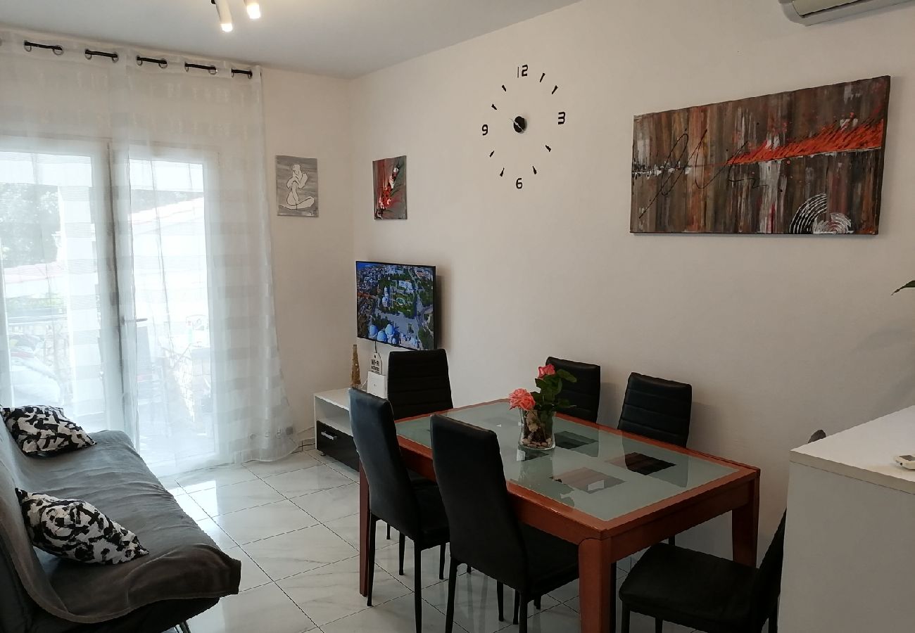 Apartamento en Ražanj - Apartamento en Ražanj con Terraza, Acondicionador, WIFI, Lavadora (3567-1)