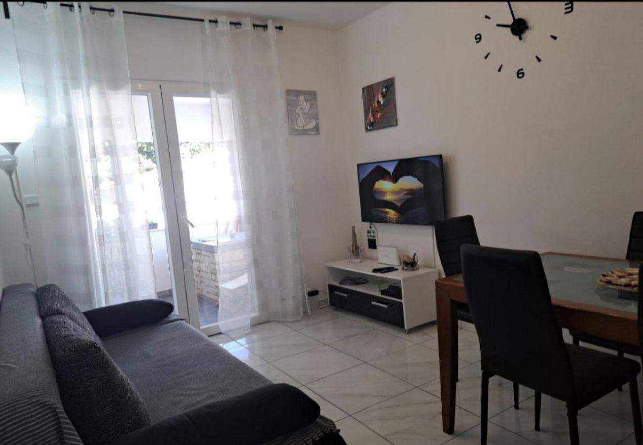 Apartamento en Ražanj - Apartamento en Ražanj con Terraza, Acondicionador, WIFI, Lavadora (3567-1)